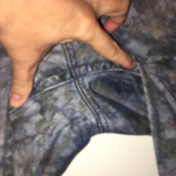 ♦️LBNC♦️Flowered Blue Jeans - Picture 2 of 6